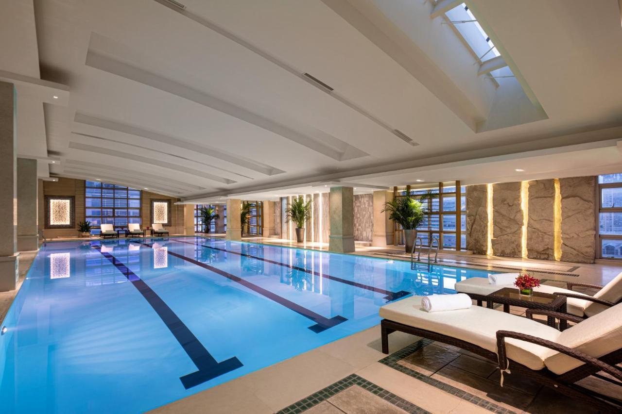 Crowne Plaza Shanghai Nanjing Road By Ihg Dış mekan fotoğraf The pool at the Mandarin Oriental, Beijing
