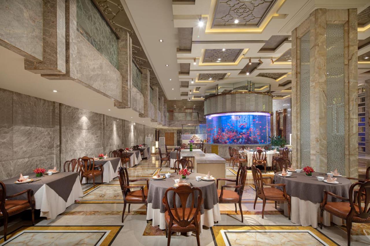 Crowne Plaza Shanghai Nanjing Road By Ihg Dış mekan fotoğraf The restaurant