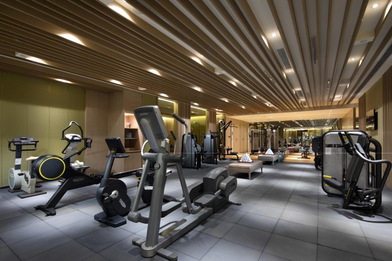 Crowne Plaza Shanghai Nanjing Road By Ihg Dış mekan fotoğraf The gym at The Landmark