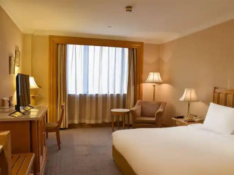 Crowne Plaza Shanghai Nanjing Road By Ihg Dış mekan fotoğraf A room at the hotel